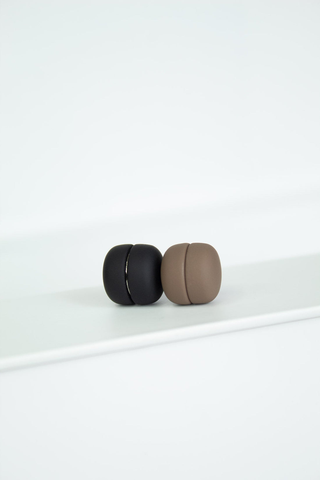 MATTE MAGNET SET- BLACK AND BROWN