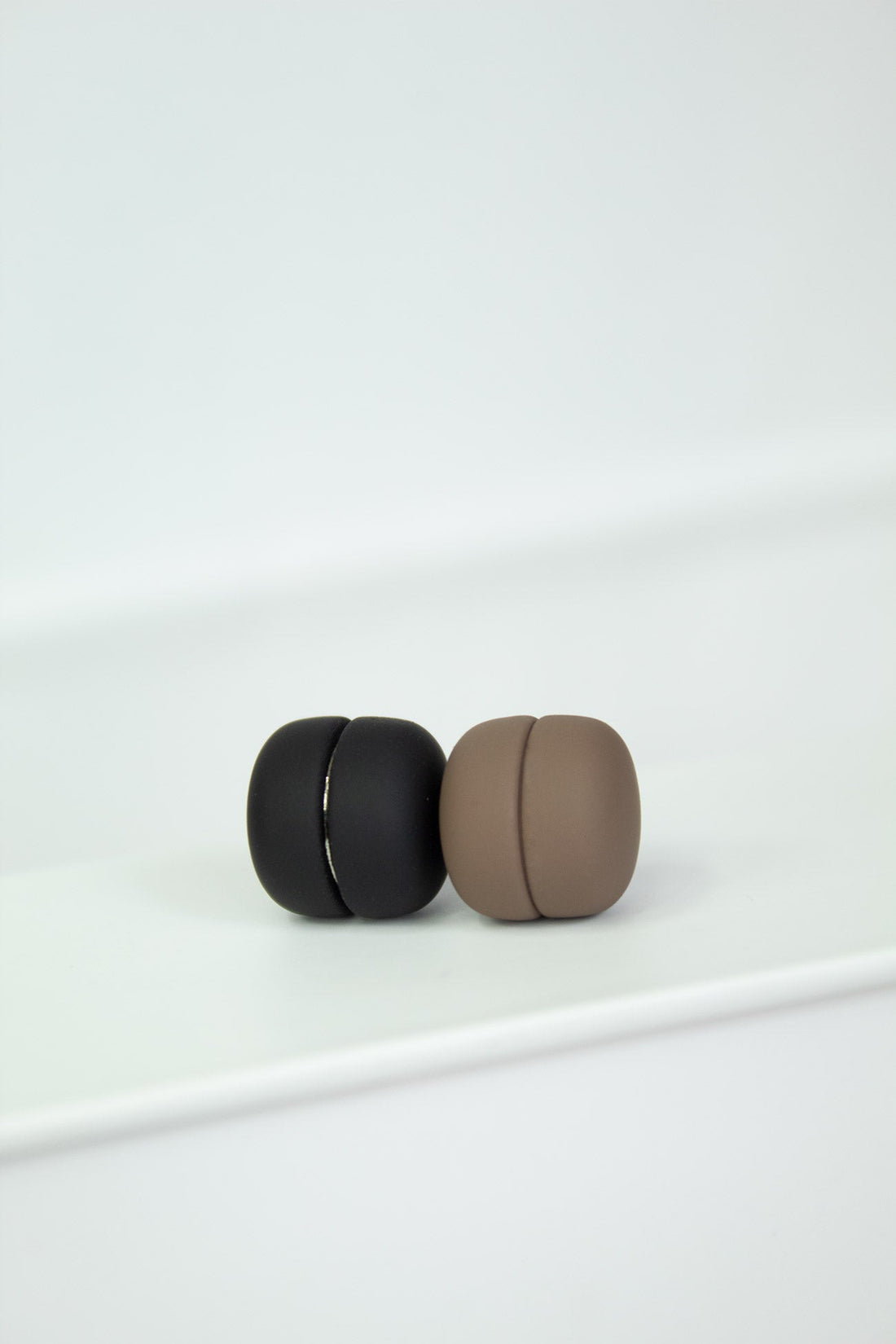 MATTE MAGNET SET- BLACK AND BROWN