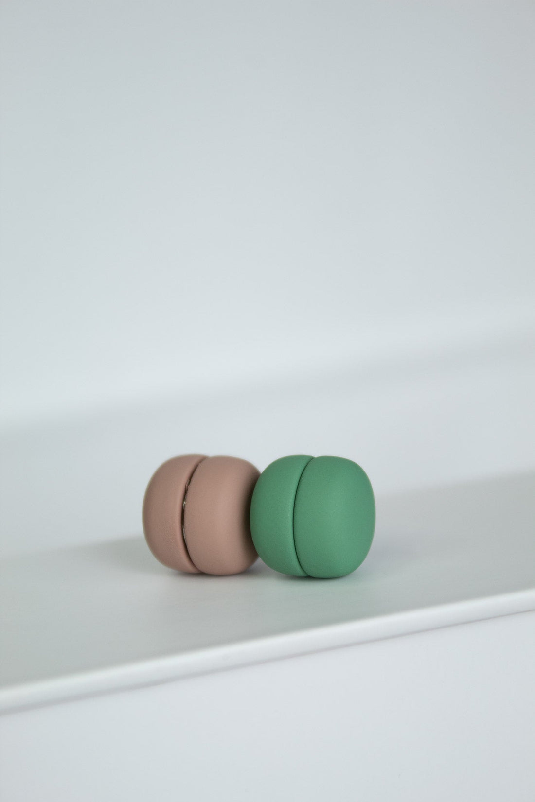 MATTE MAGNET SET- GREEN AND NUDE